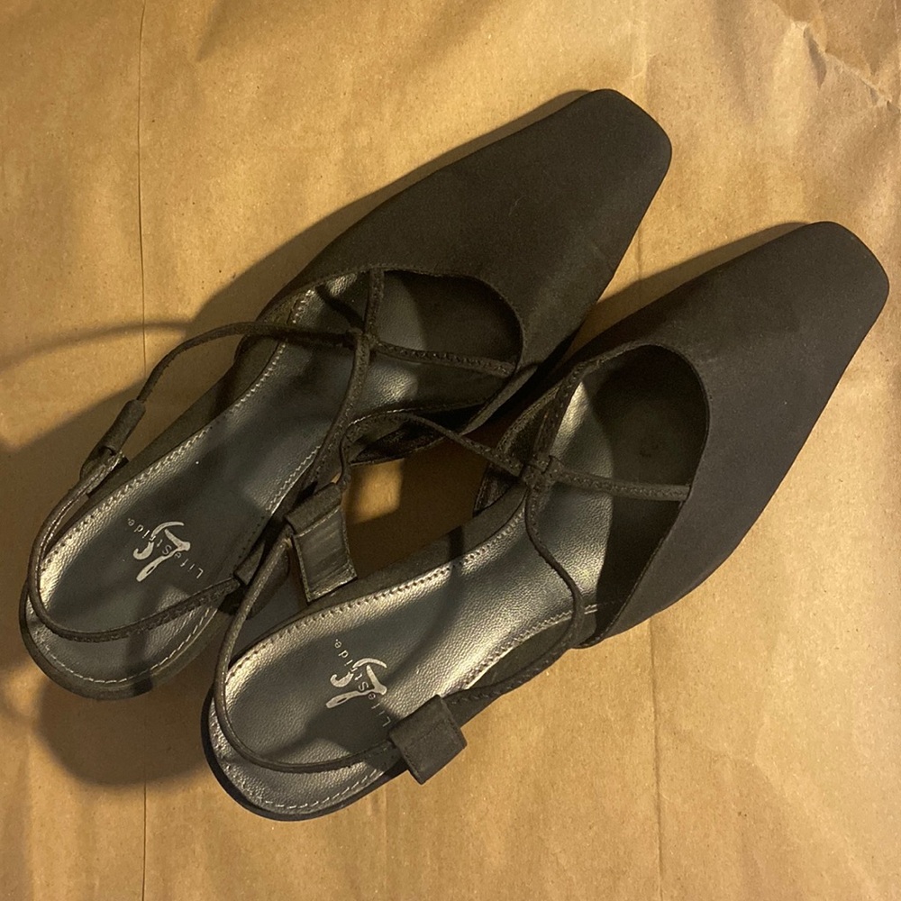 Vintage Life Stride black low heel, cross cross straps, 90s style